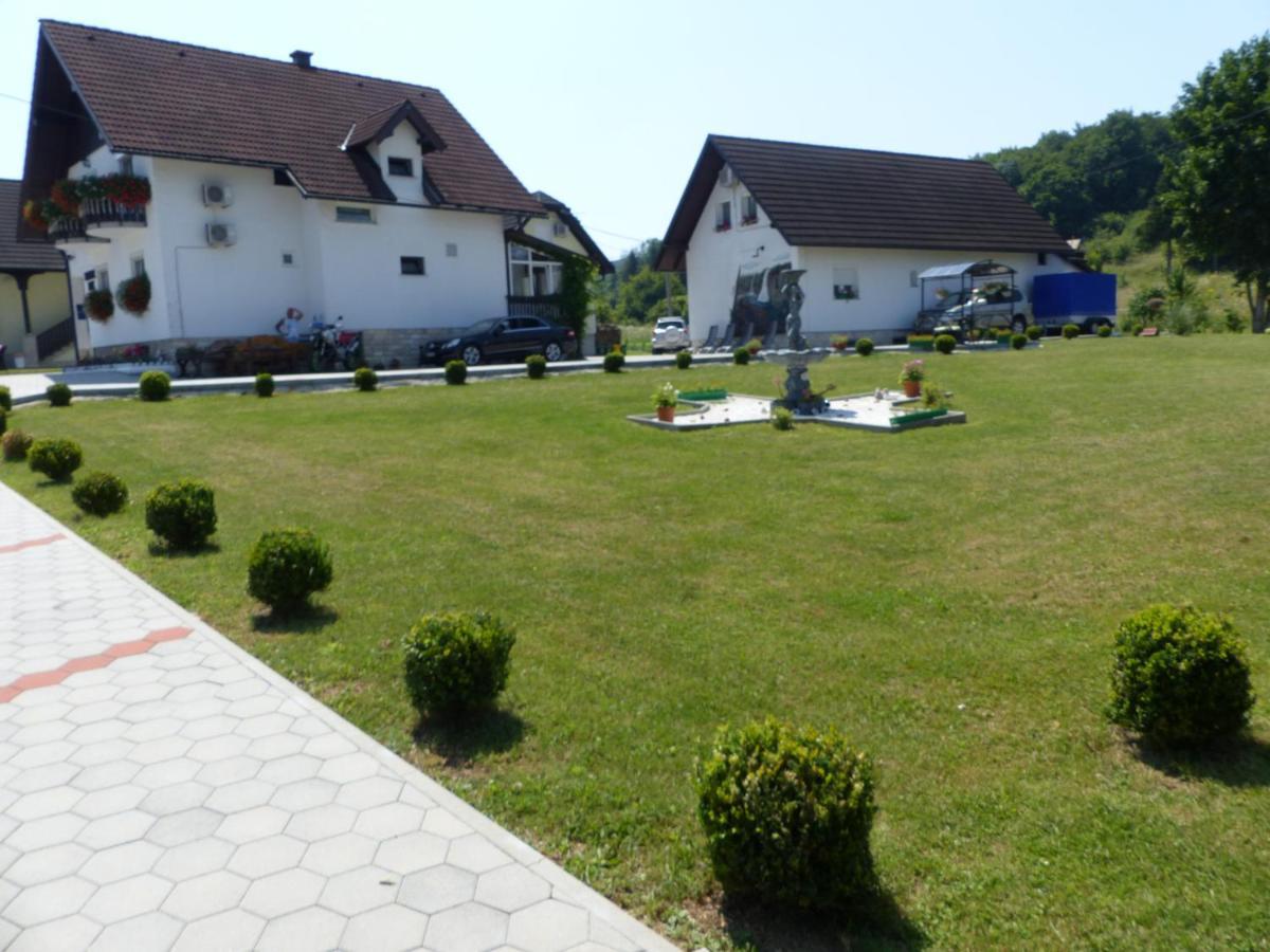 Hotel House Pox Plitvička Jezera Exterior foto